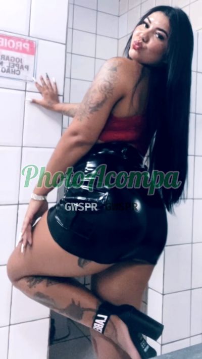 Capa do perfil de Esther Brito