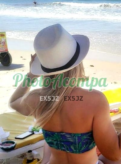 Capa do perfil de Julia Vasconcelos