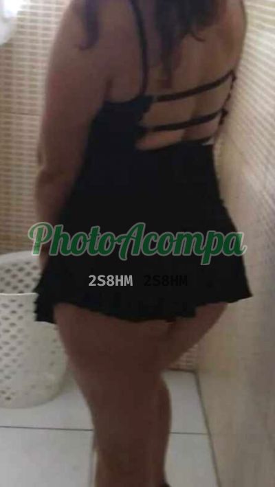 Capa do perfil de Aline Tavares