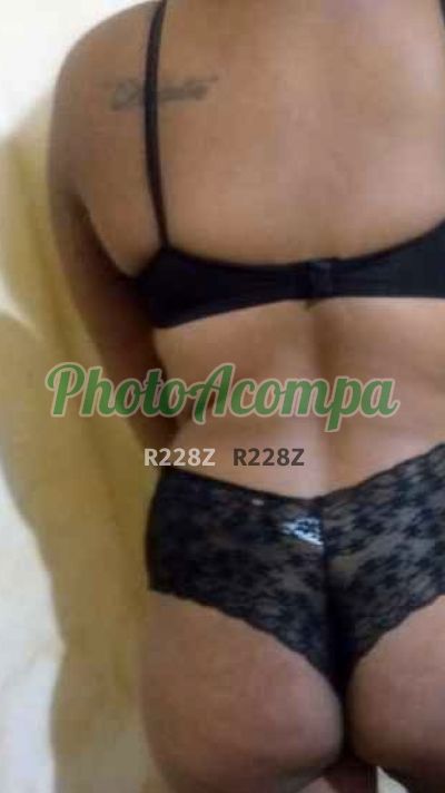 Capa do perfil de Monique