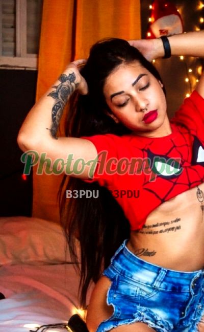 Capa do perfil de Mia Santos