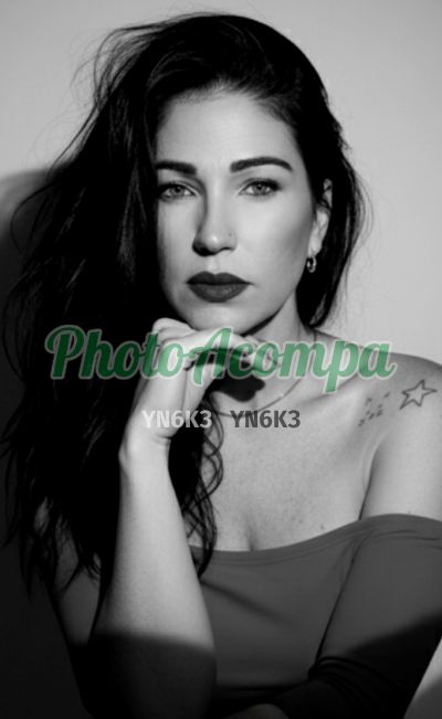 Capa do perfil de Julia Medeiros