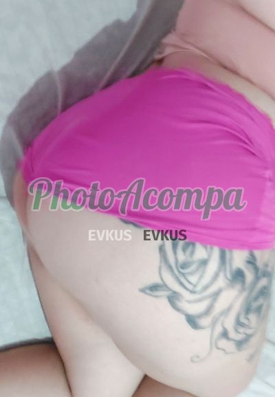 Capa do perfil de Larissa