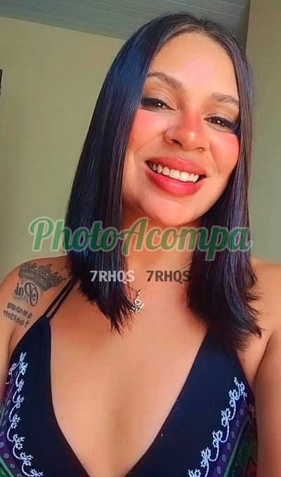 Capa do perfil de Caroline Rodrigues