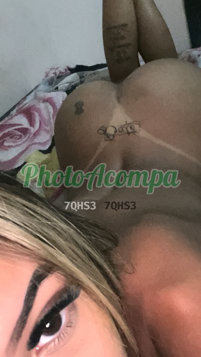 Capa do perfil de Hellenna