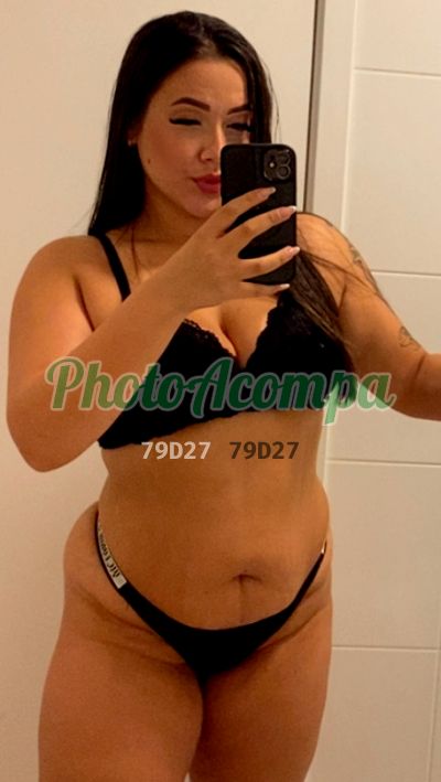 Capa do perfil de Larissa Mendes
