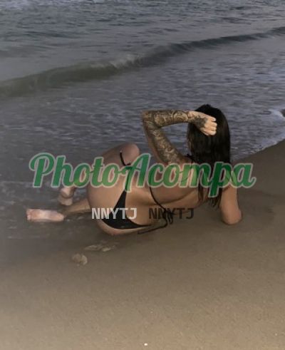 Capa do perfil de Larissa