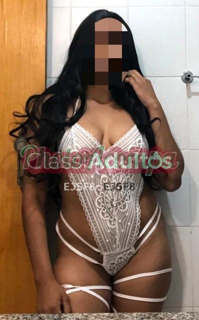 Bianca, morena linda, meiga e muito safada, toda natural e gostosa.